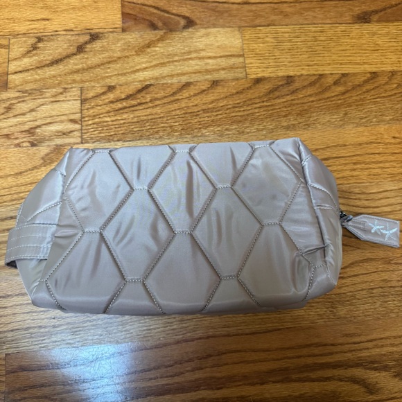 EUC Lug Bumper Cosmetics Case - Sand Taupe with Starfish Puller - Picture 2 of 3